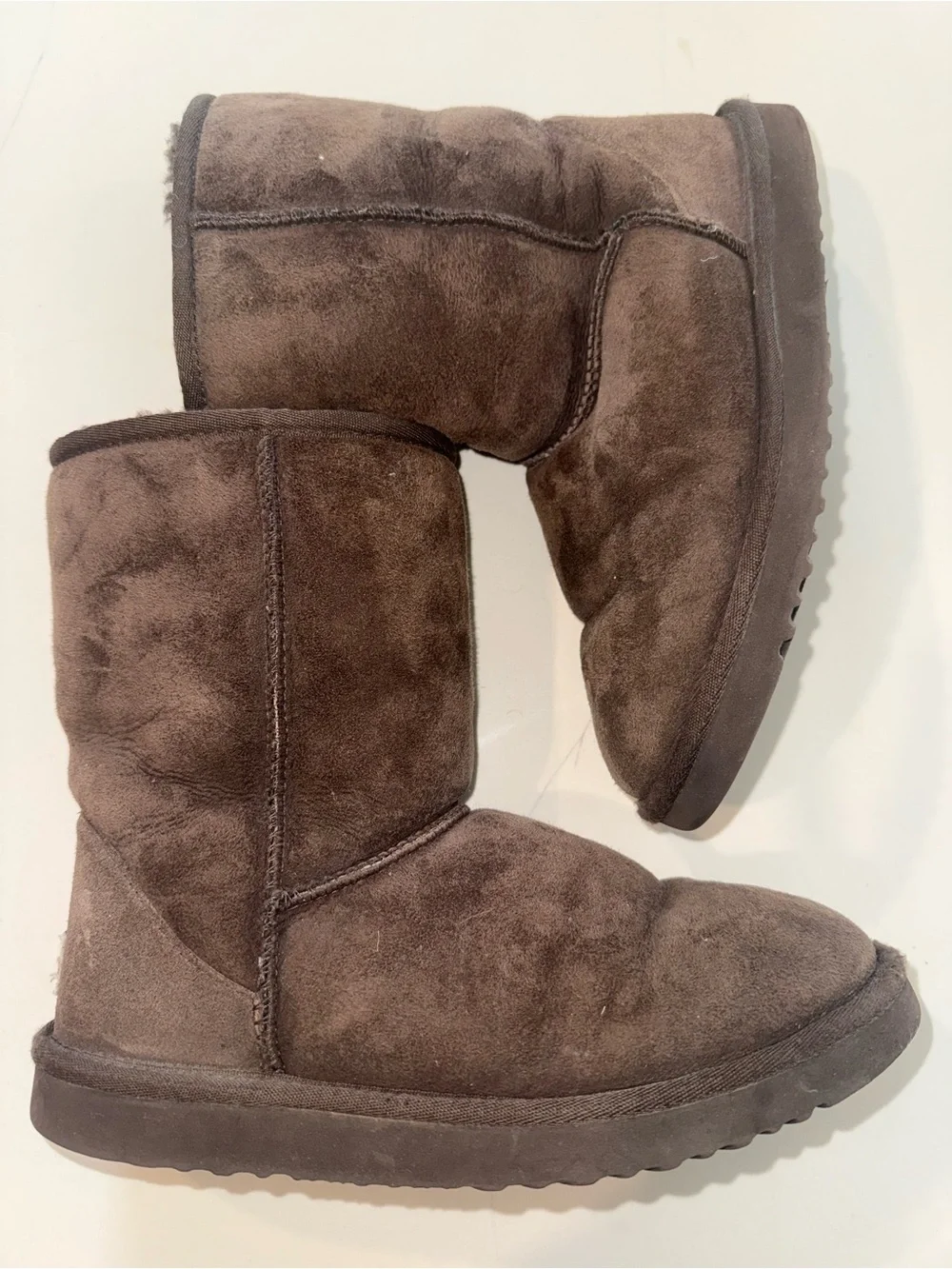 UGG Australia Classic Short Brown Boots Size 8 - Picture 1 of 8